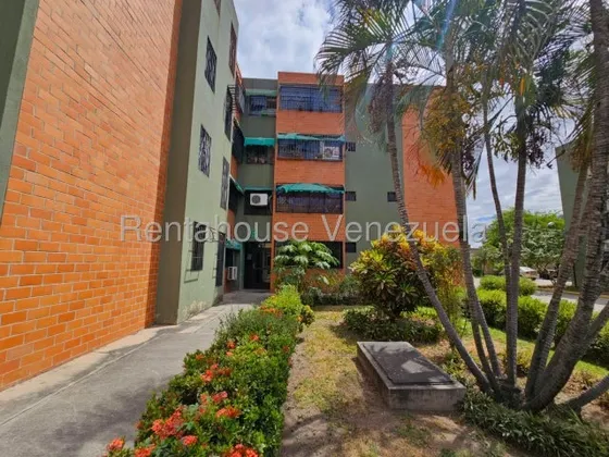 Oportunidad En Venta Practico Apartamento Urb Narayola I, La Morita I 25-20153 Hc