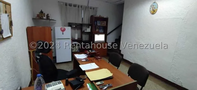 Yb Se Vende Comoda Casa En Plaza Venezuela #24-14807