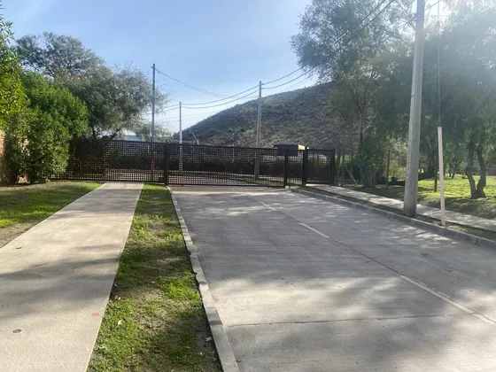 Hermoso Muy Bien Ubicado Terreno Urbanizado, Con Agua Y Luz.