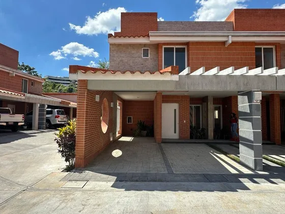 Josseyris Jimenez Vende Townhouse En Valles De Camoruco Conj Terrazas De Camoruco