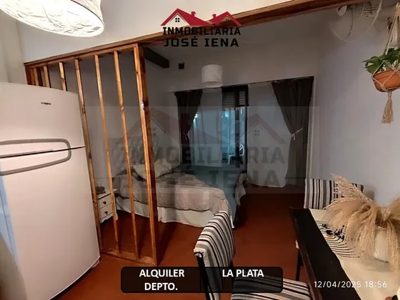 Alquiler Departamento Monoambiente Divisible Con Patio. Calle 9 E/ 54 Y 55  Ciudad De La Plata. Opción Amueblado. Planta Baja Con Patio.
