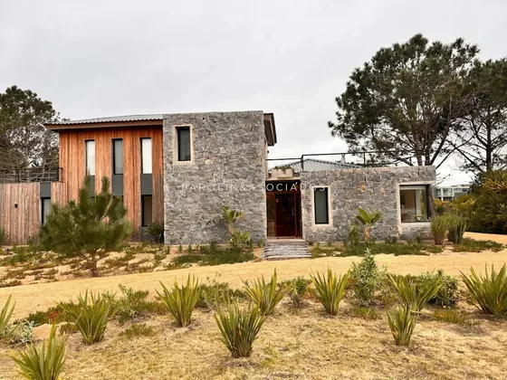 Casa En Venta De 4 Dormitorios En Laguna Escondida