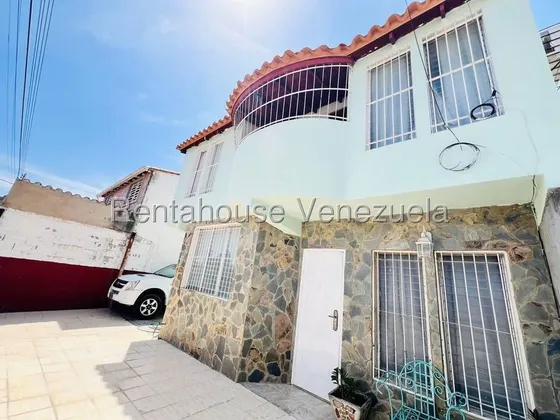 Rent-a-house Vende Hermoso Townhouse, Pozo De Agua, Macaro, Turmero, Estado Aragua, 25-20152 Gf.