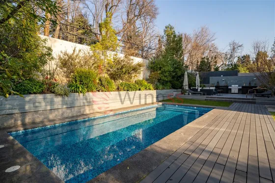 Casa En Venta De 4 Dorm. En Las Condes