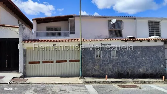 Venta De Casa En Alto Prado 250 M2 4 Hab 3 Baños 3 Puestos / 25-8656