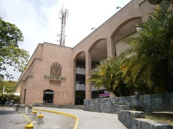 Local Comercial En Alquiler Prados Del Este. 25-17539 Ec