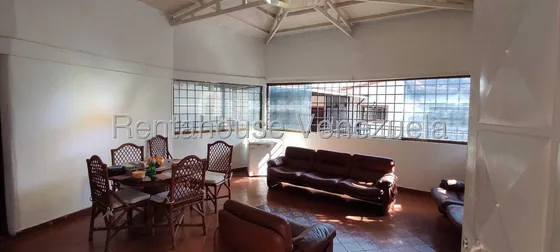 Erika Armeya Vende Casa Comercial O Residencial En La Urbanizacion El Manzano De Barquisimeto. Flex: 25-18932
