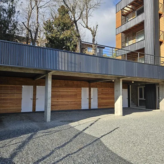 Venta De Cochera + Baulera En Haakon Urbano.