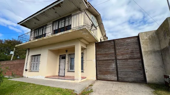 Venta Casa En Bloque 3 Ambientes Quincho Las Lilas