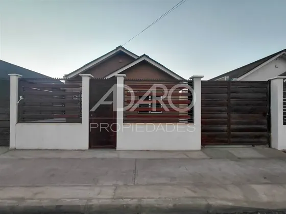 Casa En Venta De 3 Dorm. En Coquimbo