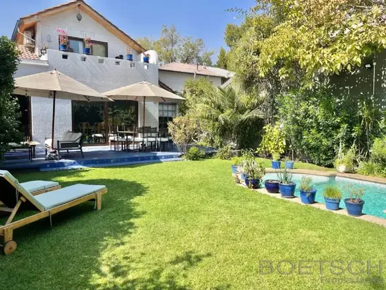 Casa En Venta En Borde Río Vitacura