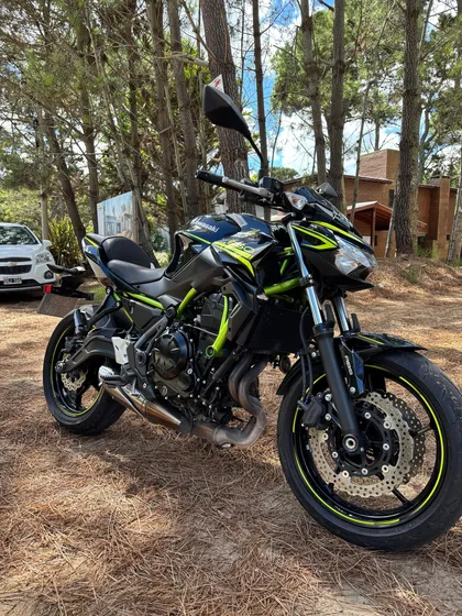 Kawazaki Z650 Excelente Estado