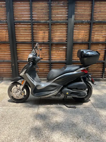 Vendo Piaggio Beverly 350 Modelo 2016-perfecto Estado 4,096k