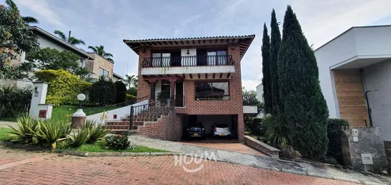 Casa En Bellavista. 3 Habitaciones, 320 M², Id: 125305