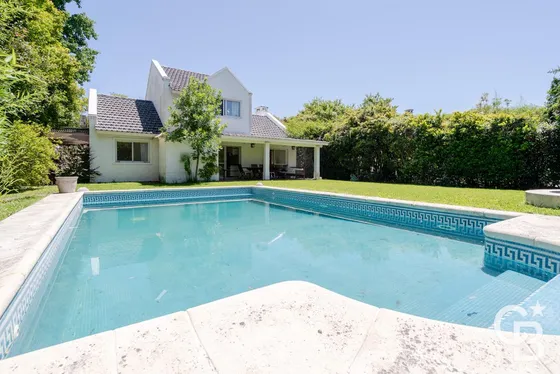 Casa En Venta -4 Ambientes-mayling Cc  