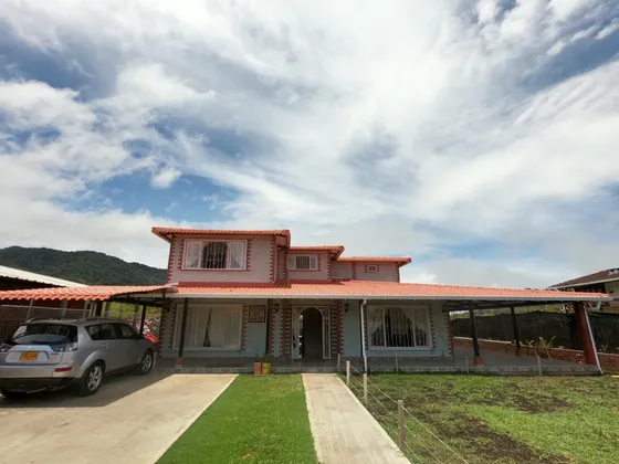 Se Vende Hermosa Casa Campestre En El Queremal, La Sonora