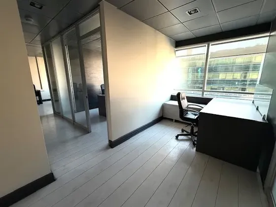 Maravillosa Oficina En Edificio Marriot Parque Arauco 75 Mts