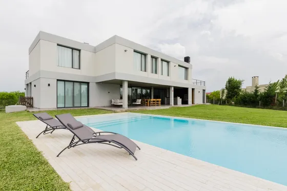 Alquiler Casa 7 Ambientes - Salida Laguna - C/muebles - Chacras De La Reserva