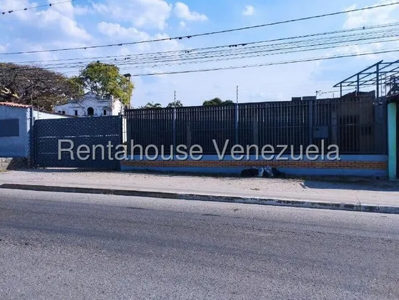 Excelente Galpón En Cabudare, 500 Metros De Construcción,ubicada En Urb Agua Viva  # Contacta Tu Asesora Mehilyn Perez  #