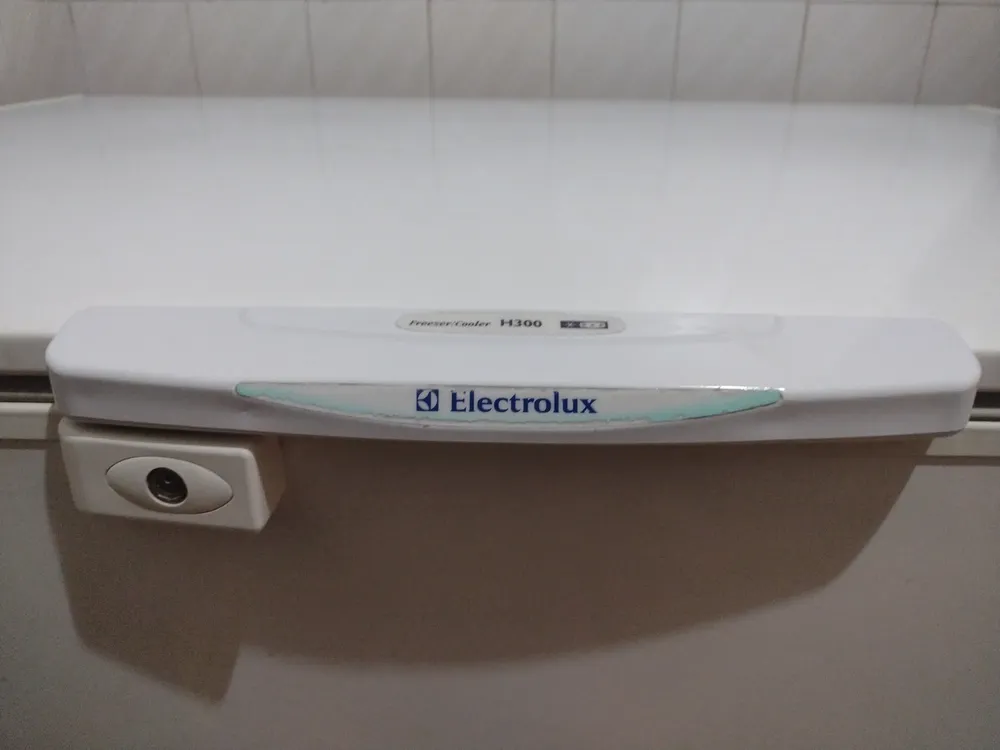 Puxador Electrolux Freezer 77187804 H160 H210 H300 H400 H500