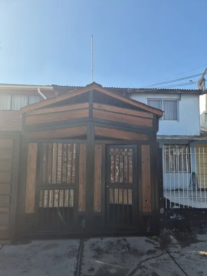 Se Arrienda Casa 2d/1b/estc San Jose De La Estrella, La Flor