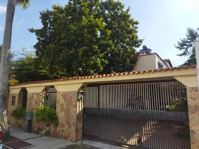 Sky Group Vende Casa En Urb. Carialinda Sector G - Naguanagua Lemc-465