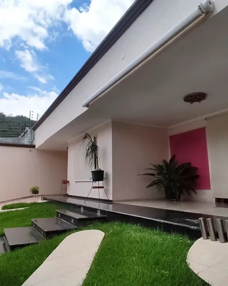 Estupenda Y Hermosa Propiedad En Venta Llena De Lujos Y Confort, Ubicada En La Urb. El Castaño. Maracay.