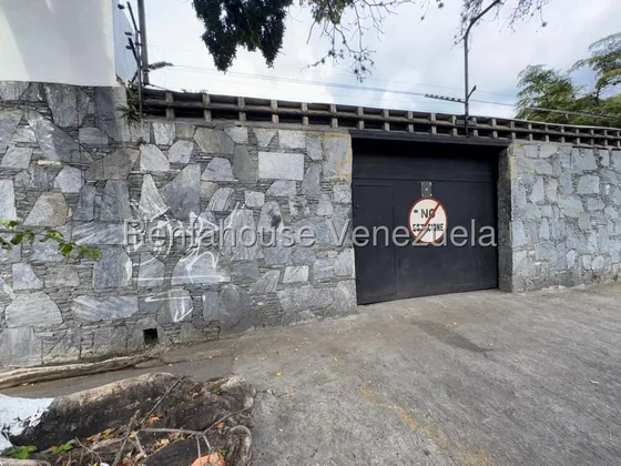 Ms: 25-24670, Alquilamos Muy Buen Local Comercial En Chuao A Pié De Calle. A=70m2, 1b.