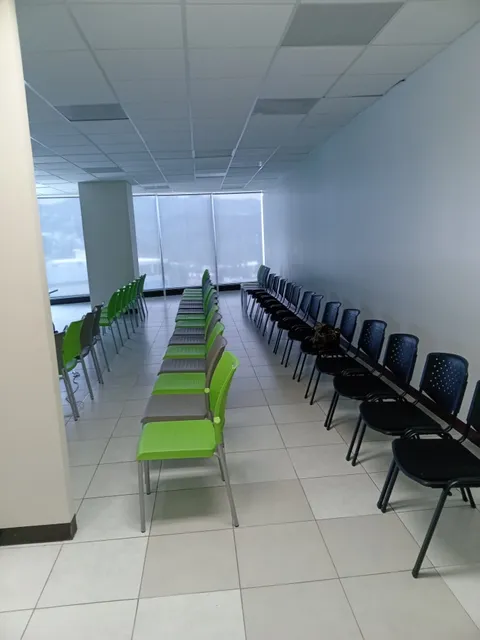 Oficina En Renta/venta En Zona Pradera De 93mt2