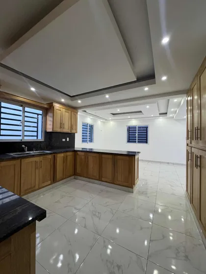 Venta De Casa De Lujo En La Autopista De San Isidro 4hab