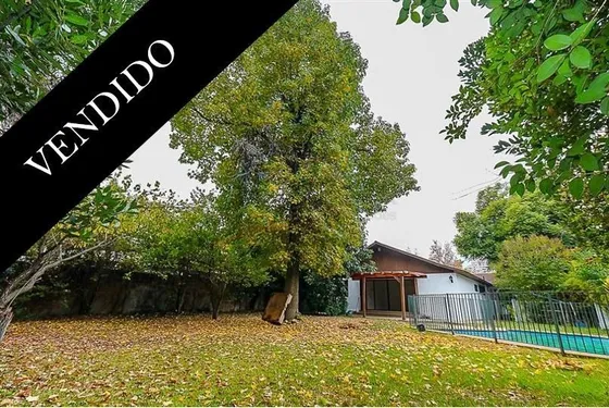 Casa En Venta De 5 Dorm. 950m2 De Terreno.