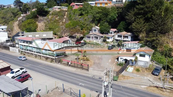 Restaurant Con Cabañas, A Orillas De La Playa De Pelluhue.