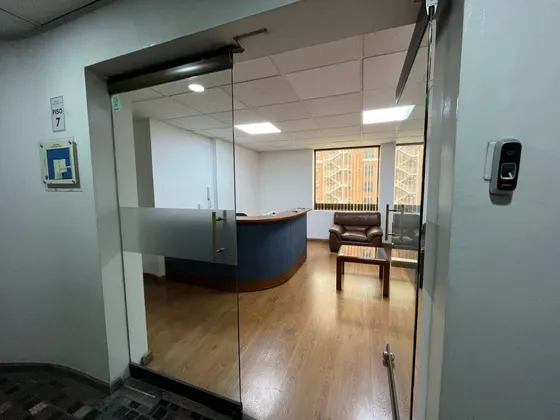 Oficina En Arriendo En Santa Bibiana. Cod A22116