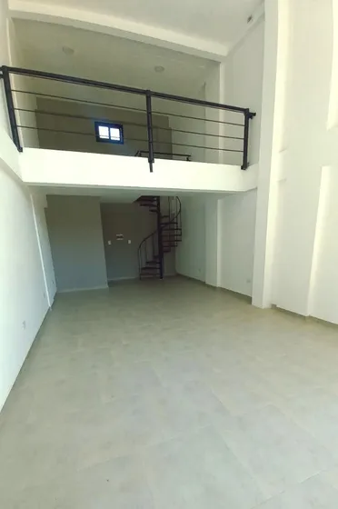 Amplio Local Comercial Sobre Calle Chiozza!.
