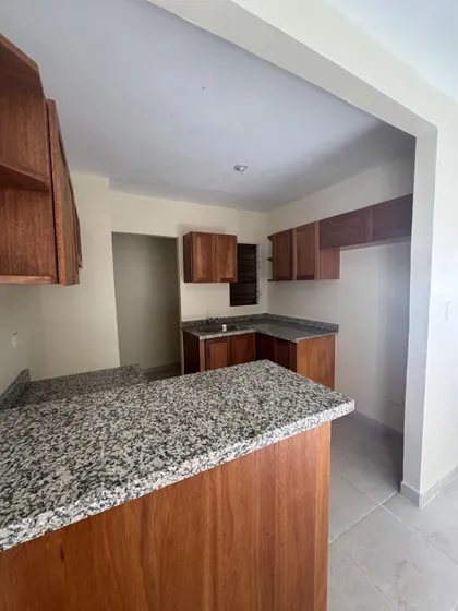 Alquiler De Apartamento En Cuarto Piso En San Isidro Con Dos Parqueos