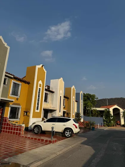 Se Alquila Casa Resd. Agua Marina Lecheria