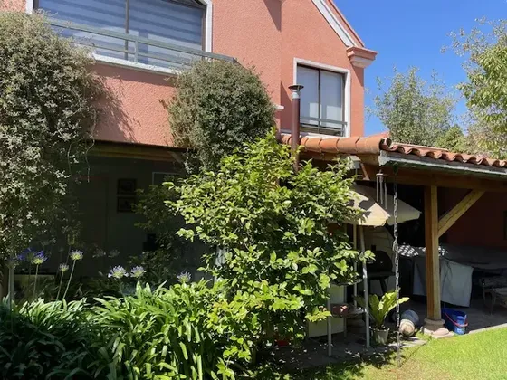 Muy Buena Casa En Barrio Tranquilo En San Carlos De Apoquind