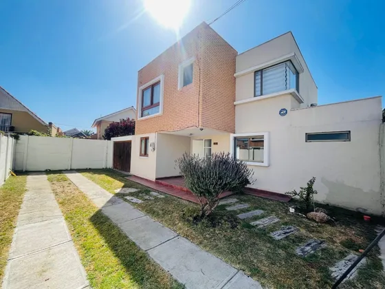 Hermosa Casa En Venta, 4 Dorm 3 Baños Excelente Ubicación