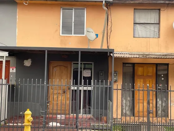 Casa En Venta De 2 Dorm. En Curicó