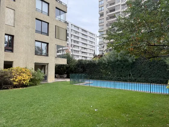 Venta Depto. Almagro, Excelente Conectividad, 4 D+3b+2bx.