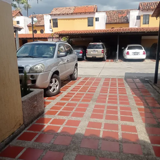 Gf Se Alquila Hermoso Town House En Tazajal Naguanagua 