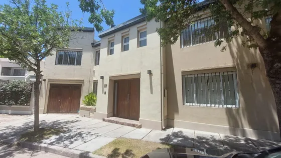Casa En  Barrio Privado
