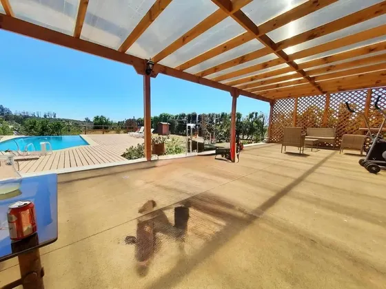 Casa Con Piscina En Parcela De 5.000 M²