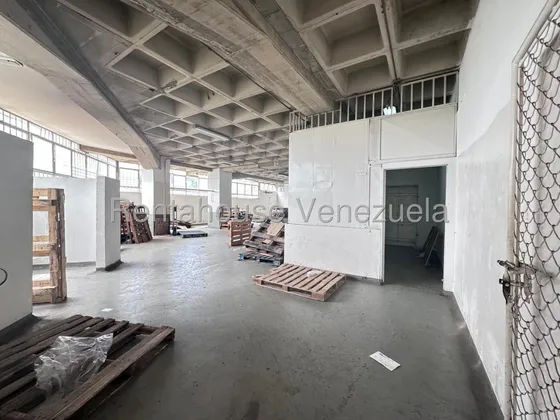 Excelente Piso Industrial En Alquiler En Guaicay, Caracas