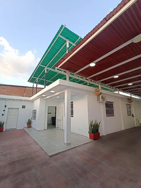 En Venta Casa En San Diego Sector Los Jarales Con Potencial Comercial Lh