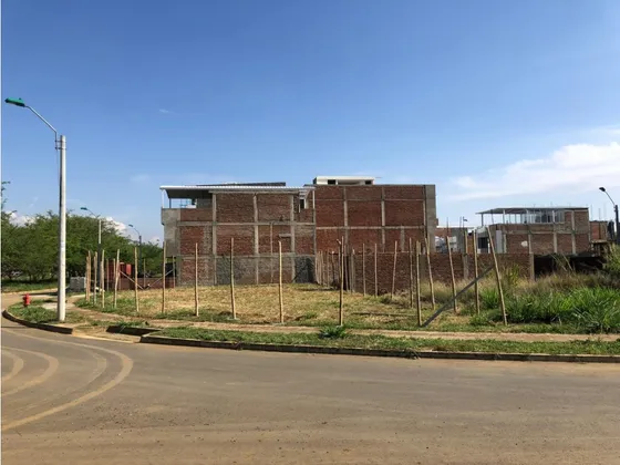 Venta Lote De 302mts2 En  Ciudad 2000, Sur De Cali, 12052.