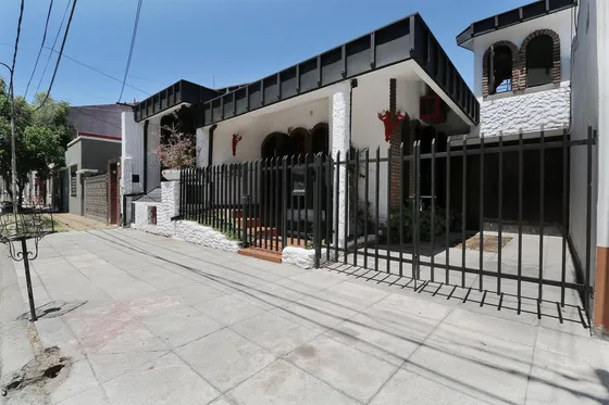 Venta Casa En Lote Propio  5 Ambientes  Apto Credito  Patio Terraza  3 Cocheras   Ciudadela