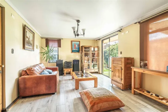 Casa En Venta De 4 Dorm. En La Florida