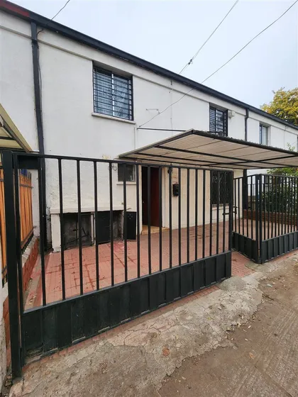 Casa En Venta De 3 Dorm. En Estación Central