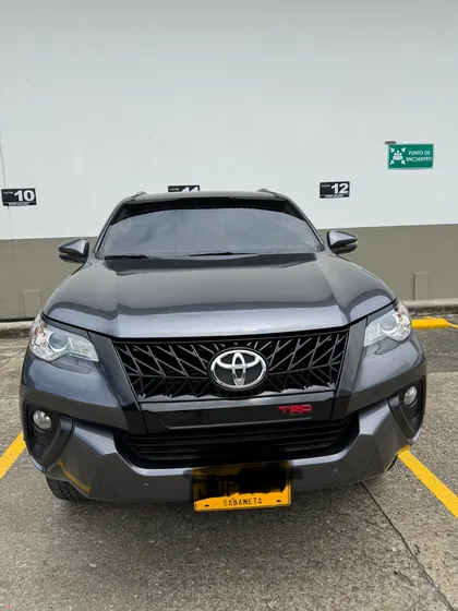 Toyota Fortuner 2.4 Street At 7as